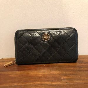 Tory Burch quilted wallet